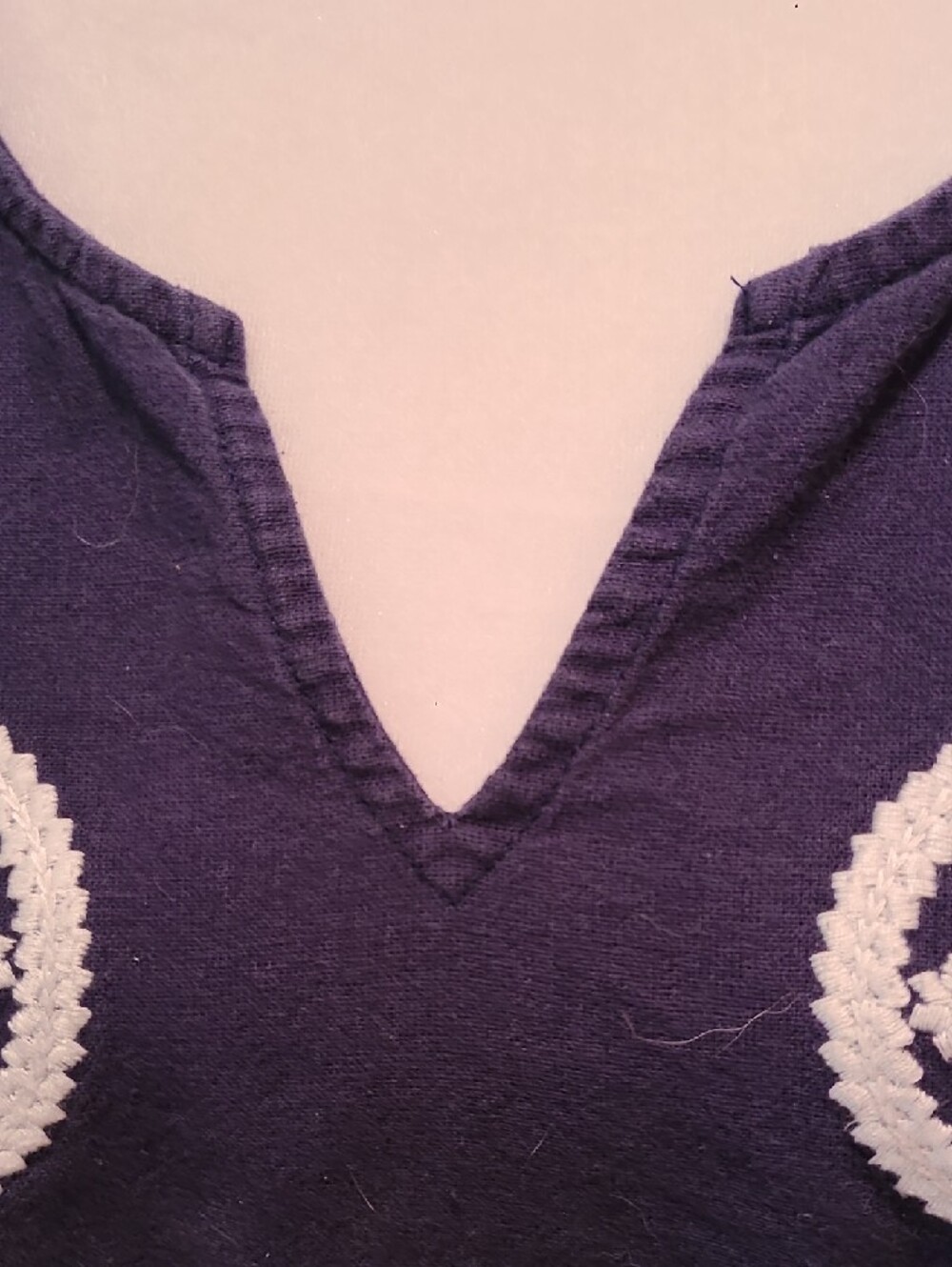 * Host Pick* Mud Pie Navy Sleeveless Top with White Circular Embroidery Size L - Picture 4 of 6